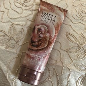WARM VANILLA SUGAR Triple Moisture Body Cream